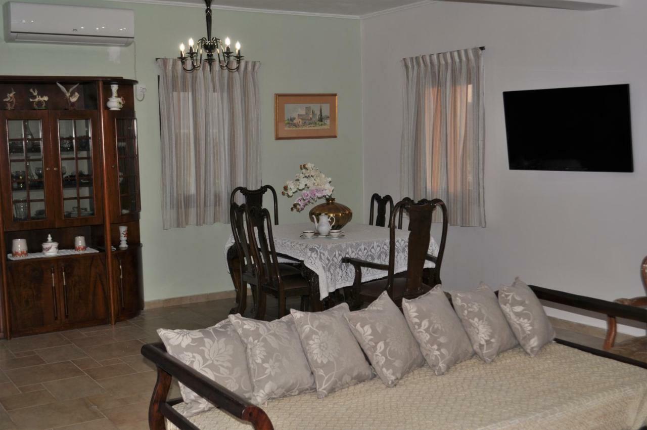 Athevillas Antonis Mína Kültér fotó